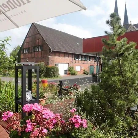 Mondstrahl Saal & Hostel
